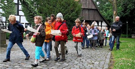© Neue Westfälische - während eines Rundgangs mit einer Grundschulklasse